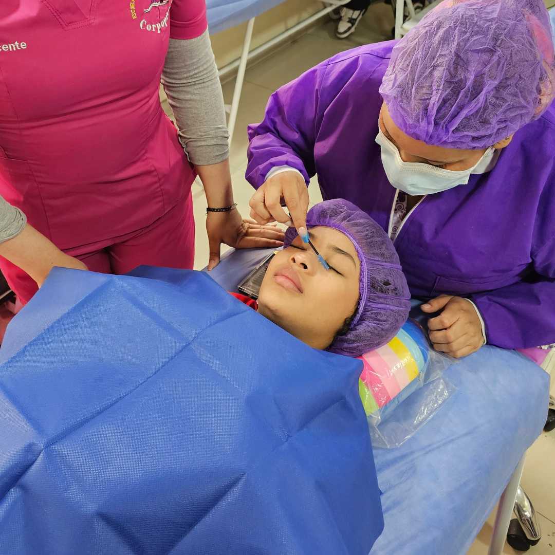 EXTENSIÓN PESTAÑAS PELO A PELO corpopiel